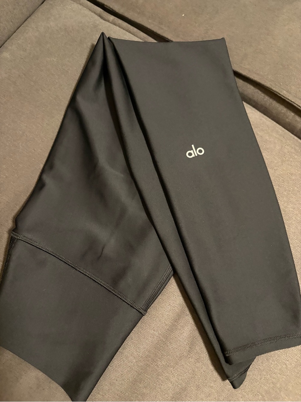 ALO | Yoga Black Airlift 7/8 leggings. XS. Shiny Fabric